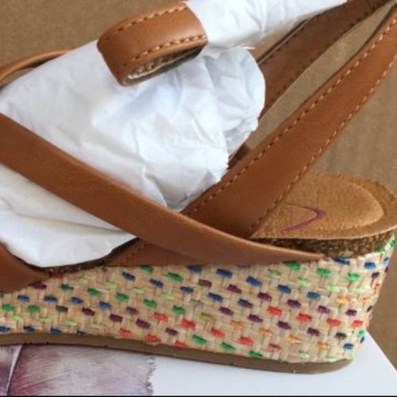 NIB Jessica Simpson Adorable Girls' Tan Wedge Sandal With Colorful Flecked Heel - Picture 3 of 3